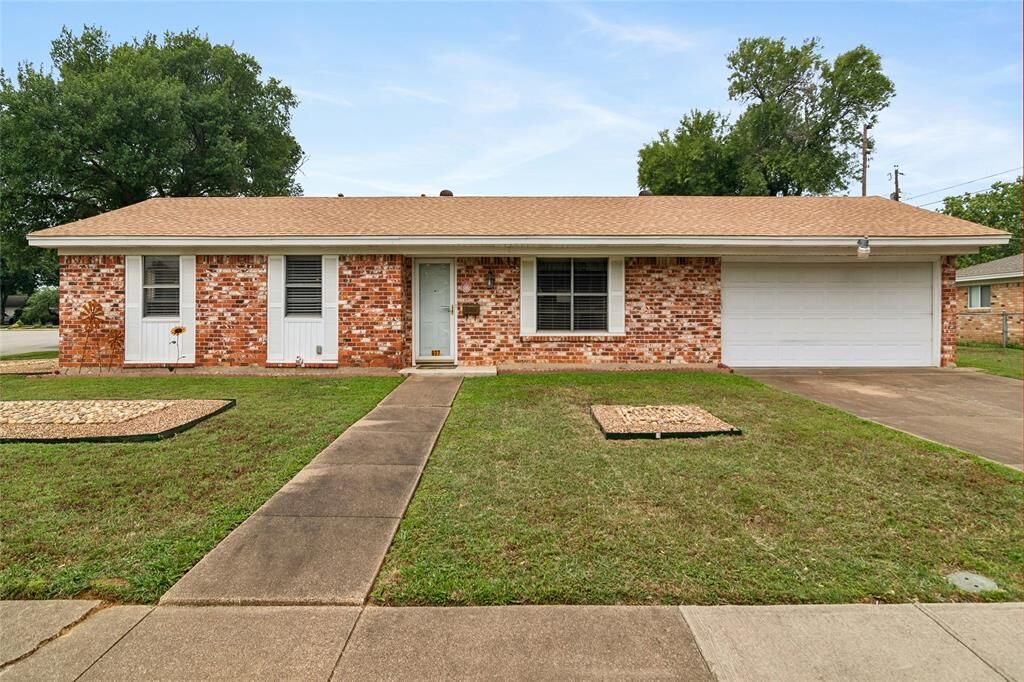 Property Photo:  937 Patricia Street  TX 75060 