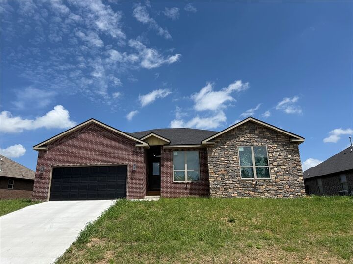 Property Photo:  1013 Glass Street  AR 72718 