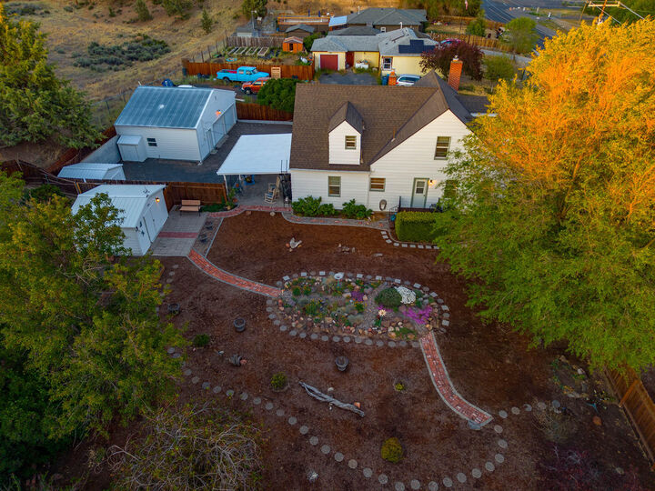 Property Photo: 1937 NE Laughlin Road OR 97754