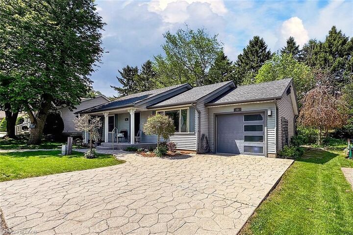 Property Photo: 12 Fieldstone Walk ON N3A 2E9
