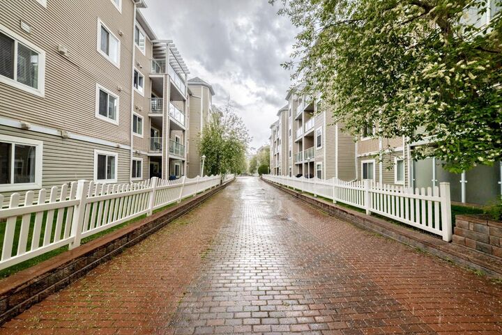 Property Photo:  290 Shawville Way SE 415  AB T2Y 3Z9 