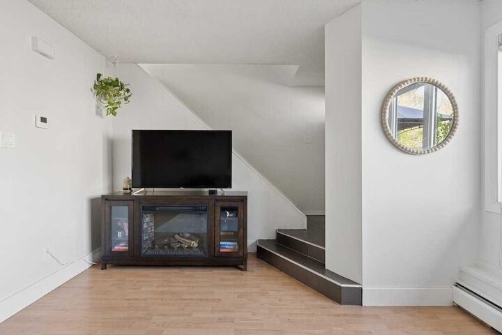 Property Photo:  3809 45 Street SW 151  AB T3E 3H4 