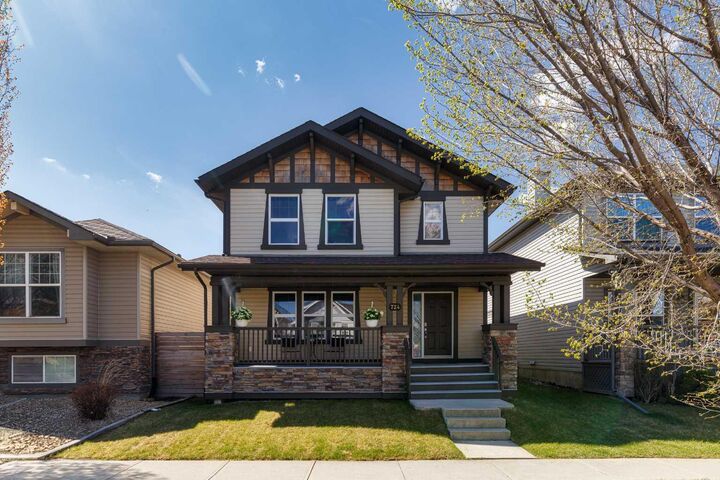 Property Photo:  724 Prestwick Circle SE  AB T2Z 4Y5 