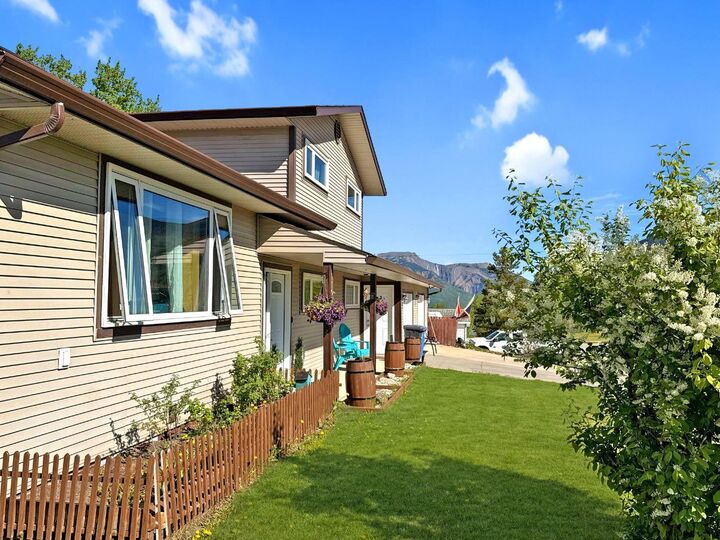 Property Photo: 11002 Hoppe Avenue AB T0E 0Y0