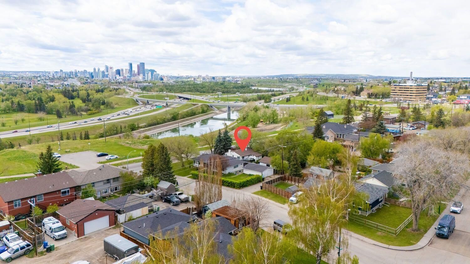 Property Photo:  2048 26 Street SE  AB T2B 0P2 