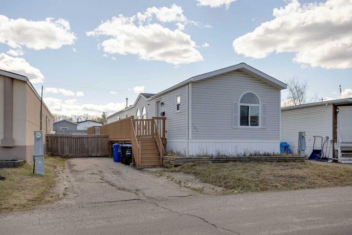 252 Grandview Crescent — photo 1
