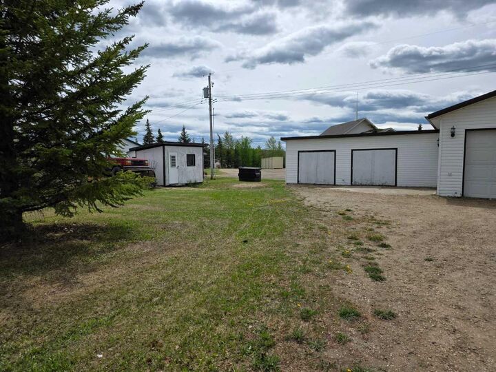 Property Photo:  10215 99 Avenue  AB T0H 0G0 