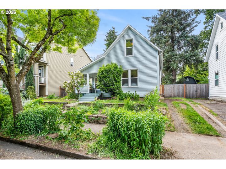 Property Photo: 9039 N Richmond Ave OR 97203