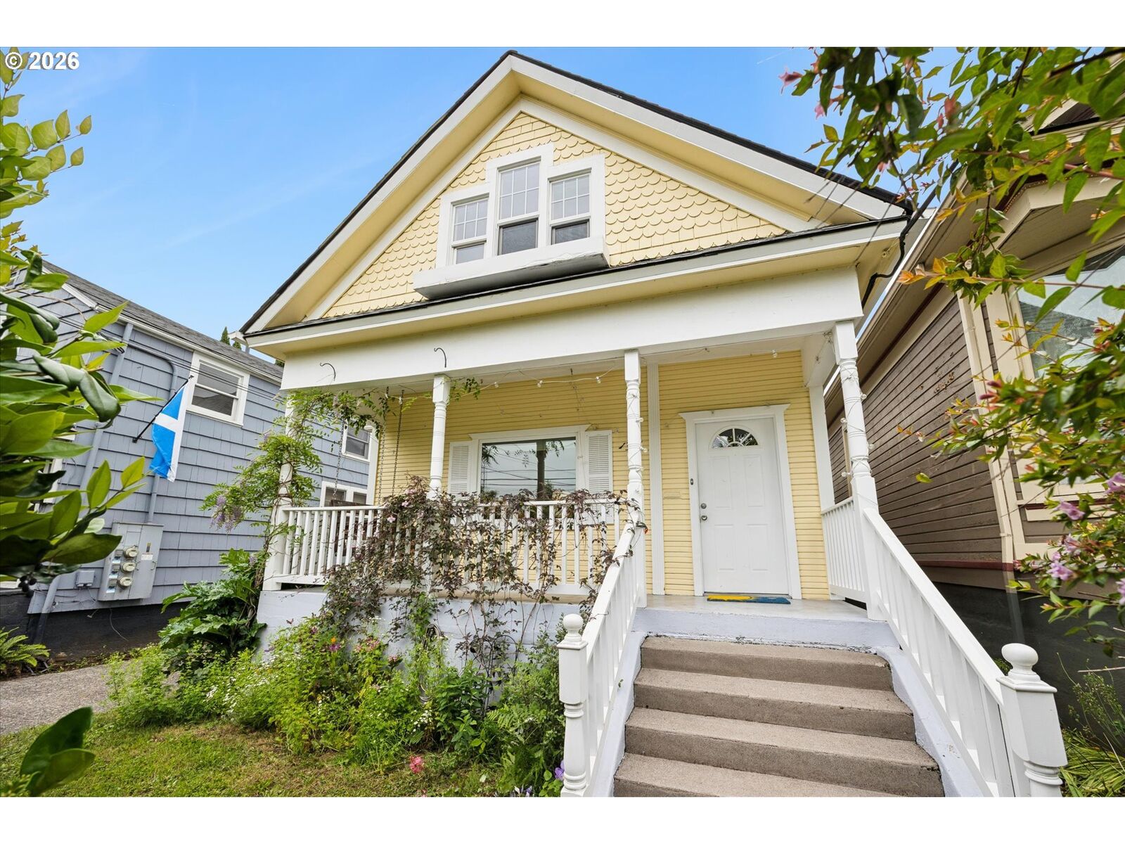 Property Photo:  1307 SE 37th Ave  OR 97214 