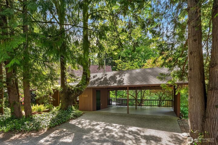 Property Photo:  5709  80th Avenue SE  WA 98040 