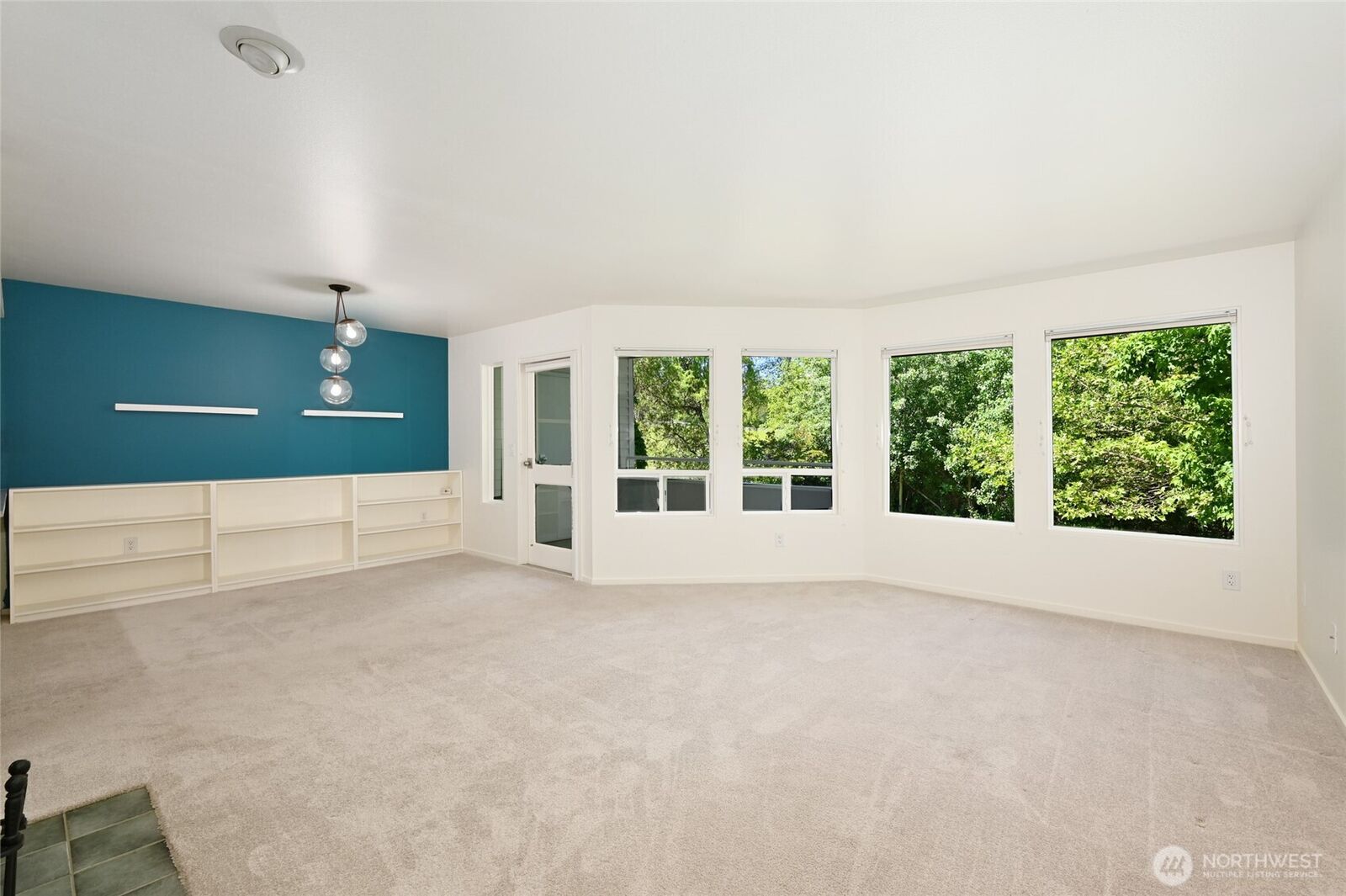 Property Photo:  1220  6th Avenue S B206  WA 98020 