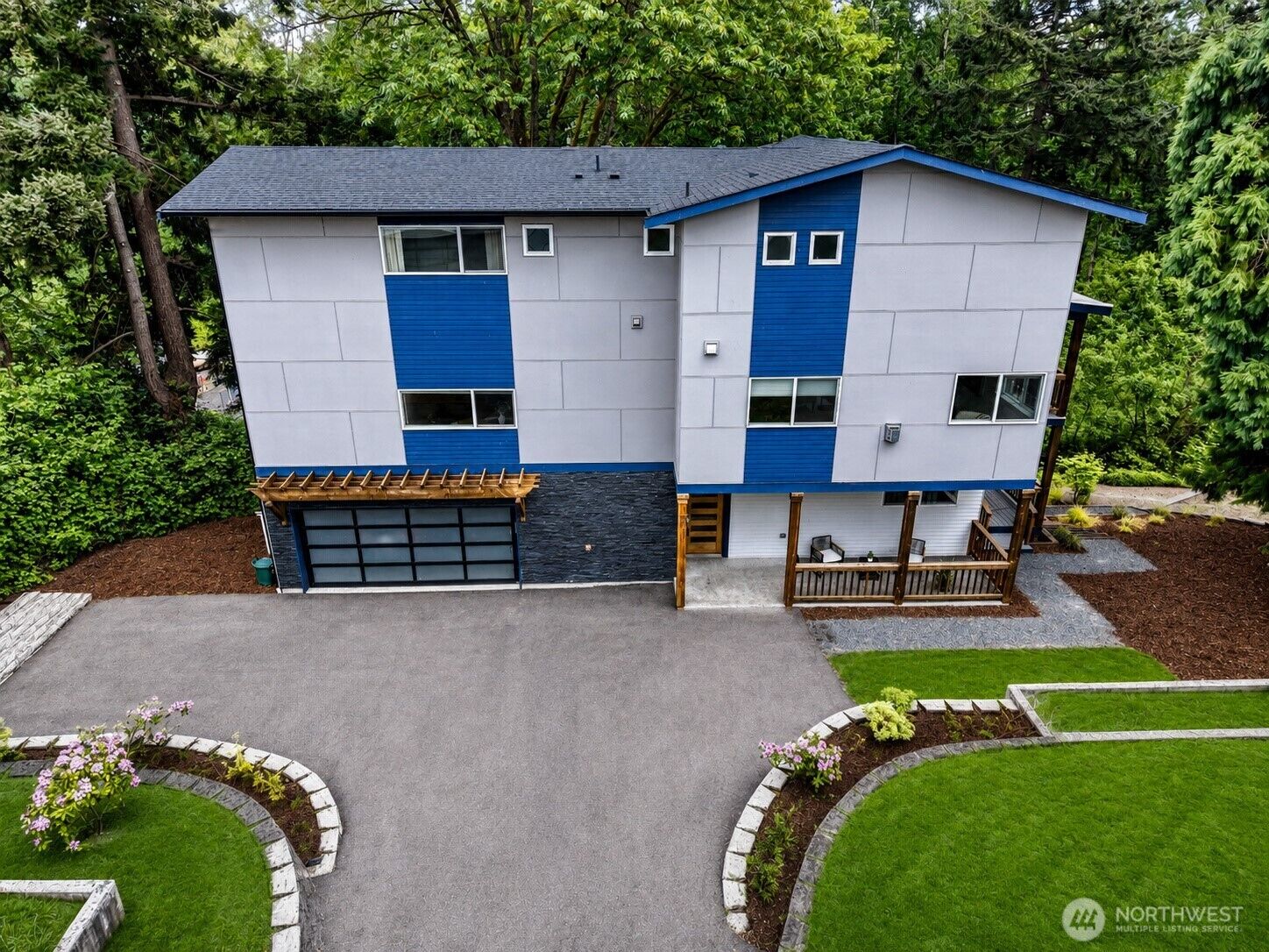 Property Photo:  5942  21st Avenue SW  WA 98106 