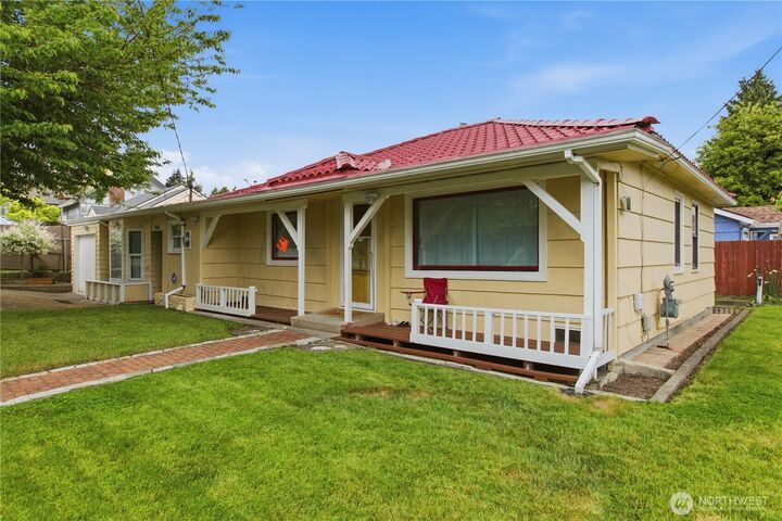 Property Photo: 1860 S 128th Street WA 98168