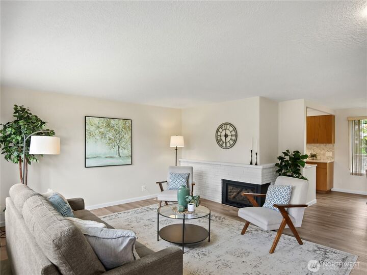 Property Photo:  944  165th Avenue SE  WA 98008 