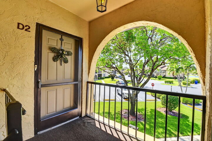 Property Photo:  207 Pine Hov Circle D2  FL 33463 