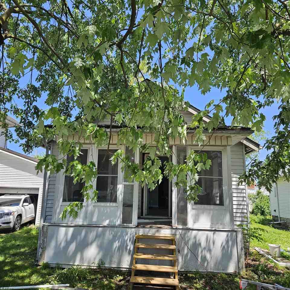 Property Photo:  1108 W Pearl Street  IN 47390 