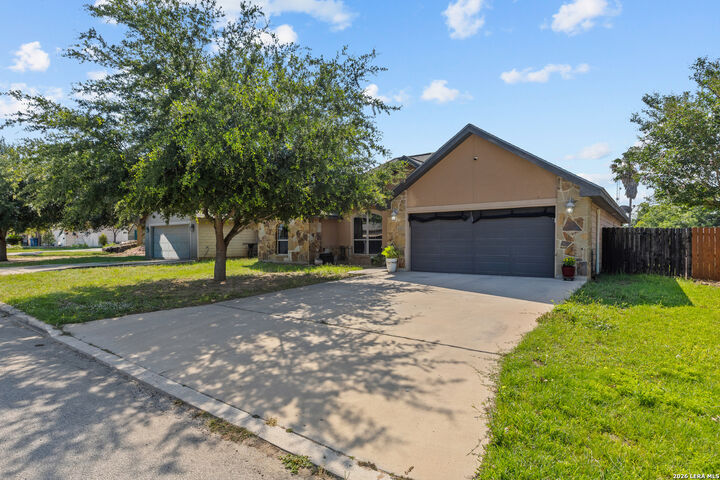 Property Photo: 1812 Wandering Trail TX 78064