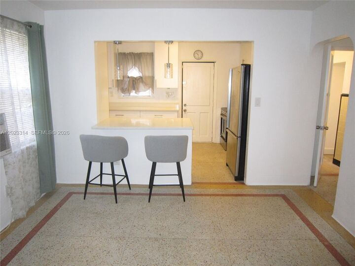 Property Photo:  522 N 19th Ave 5  FL 33020 