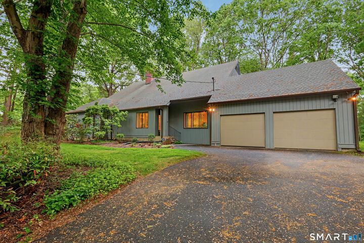 Property Photo:  110 Wedgewood Drive  CT 06612 