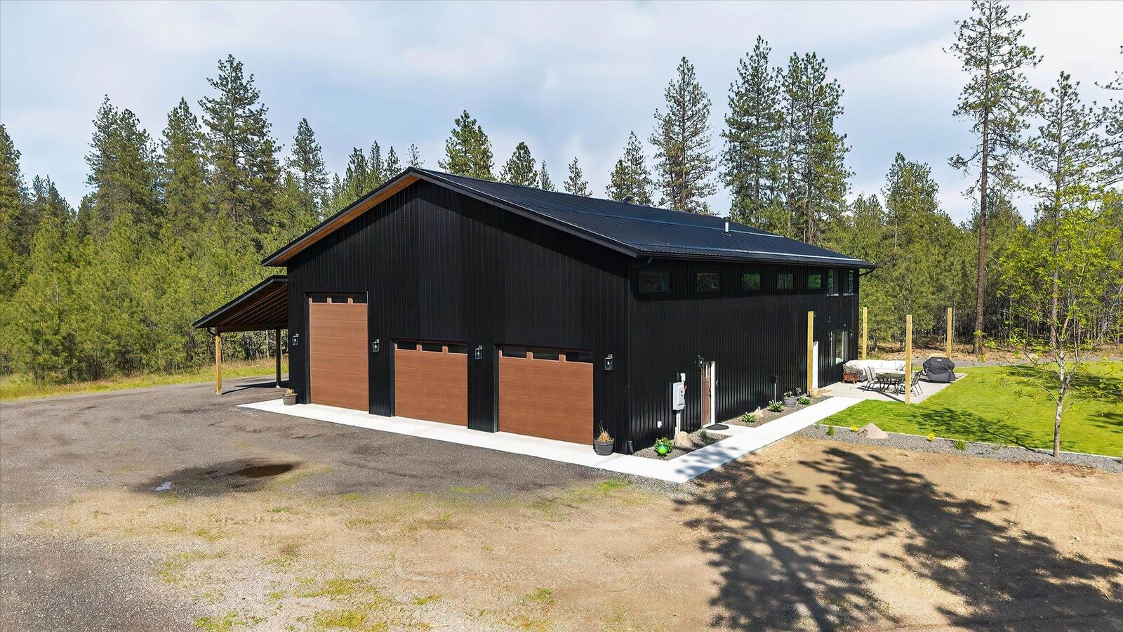 Property Photo:  27422 N Hardesty Rd  WA 99003 