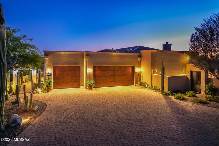 Property Photo:  4002 N Vía Tranquilo  AZ 85750 