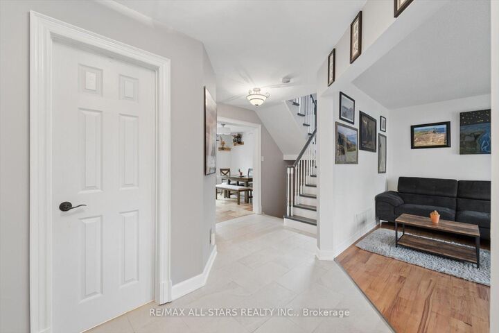 Property Photo: 62 Reddenhurst Crescent ON L4P 4G2