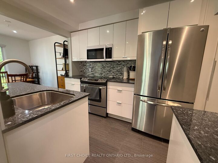 Property Photo: 130 Greenfield Avenue C ON K1S 5L2