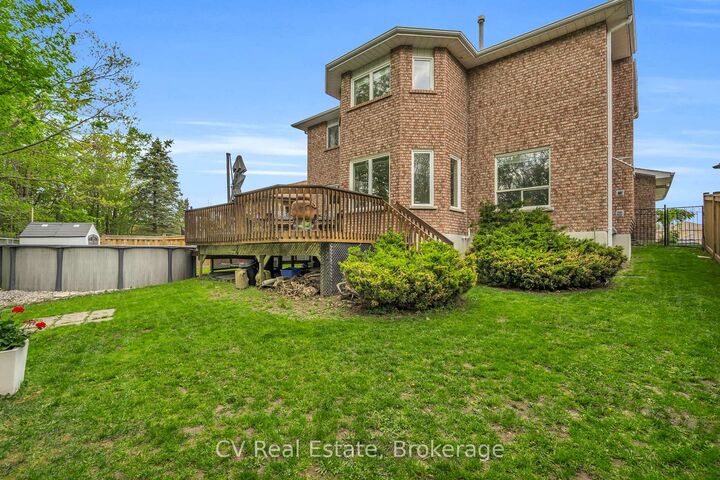 Property Photo: 5 McCutcheon Court ON L4N 7C6