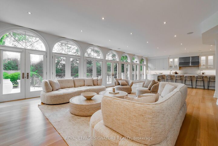 27 Teddington Park Avenue — photo 1