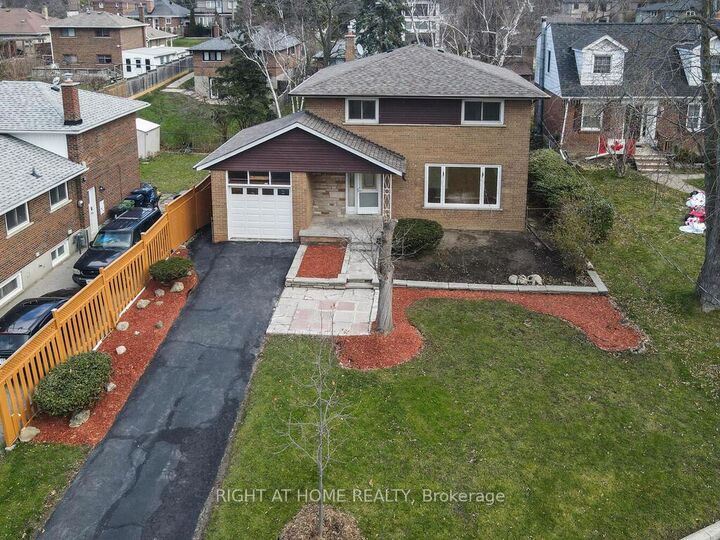 9 Allister Avenue — photo 1
