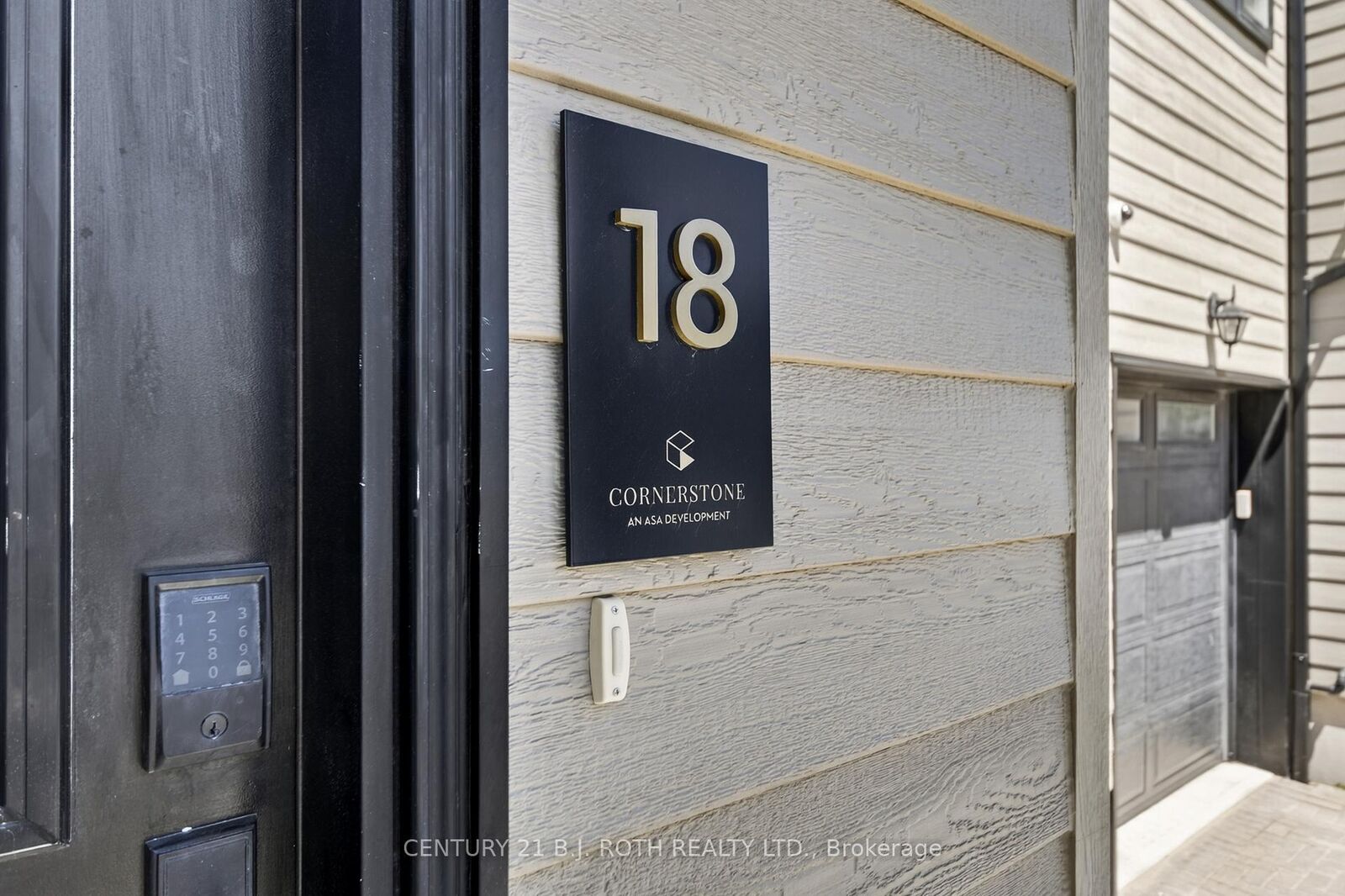 Property Photo: 18 Stonehart Lane ON L4M 7E8