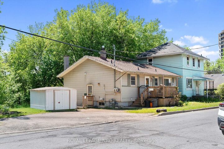 Property Photo: 27 Gale Crescent ON L2R 3K8