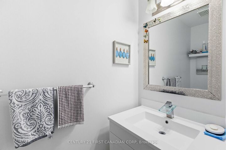 Property Photo: 20 Kernohan Parkway 23 ON N6J 4Y3