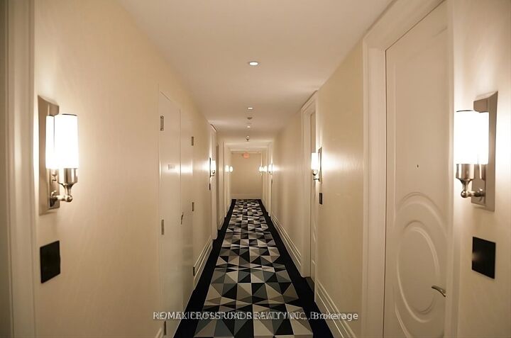Property Photo: 88 Blue Jays Way 1308 ON M5G 2G3
