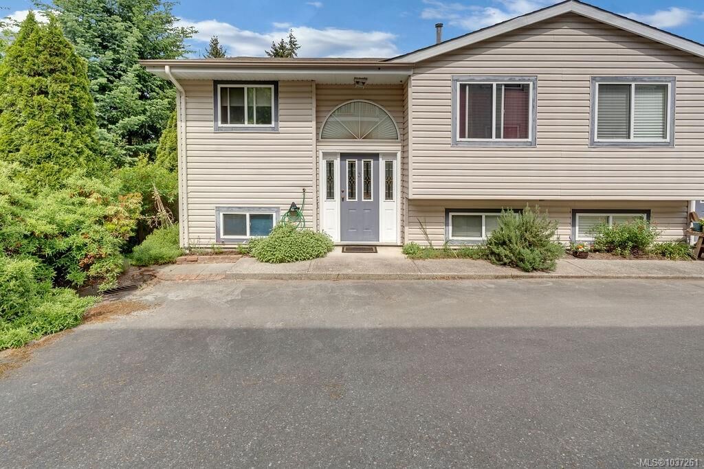 Property Photo: 1129A 2nd Ave 3 BC V9G 1A2