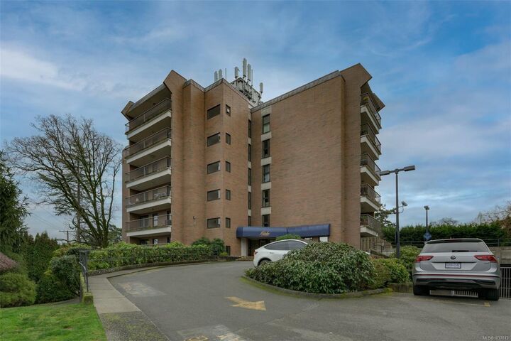 Property Photo: 4030 Quadra St #103 BC V8X 1K2