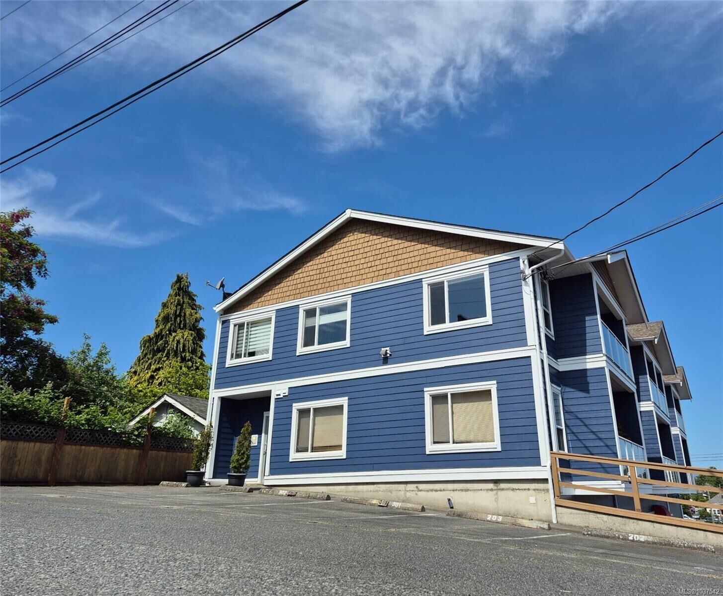 Property Photo:  11 Buller St 203  BC V9G 1A9 