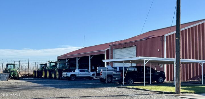 Property Photo: 7801 Campbell Rd WA 98948
