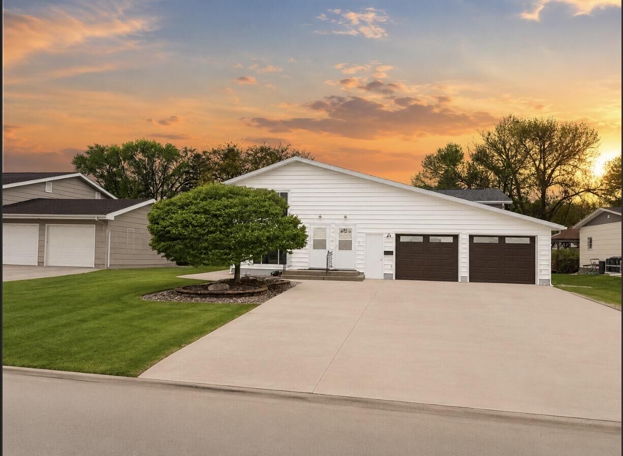 Property Photo: 1512 1/2 S 5th Street SD 57401