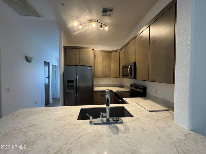 Property Photo:  2401 E Rio Salado Parkway Unit 1031  AZ 85288 