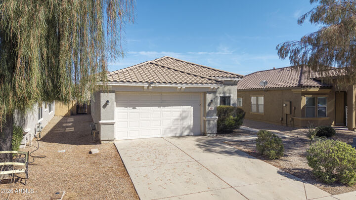 Property Photo:  860 E Dust Devil Circle  AZ 85143 