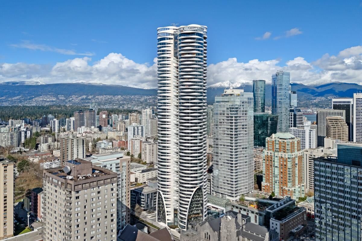 Property Photo: 1033 Nelson St 5302 BC V6E 0E5