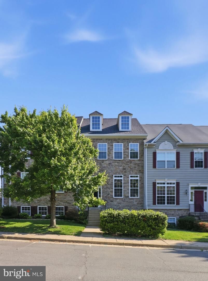 Property Photo:  406 Leeds Ridge Court  VA 20132 