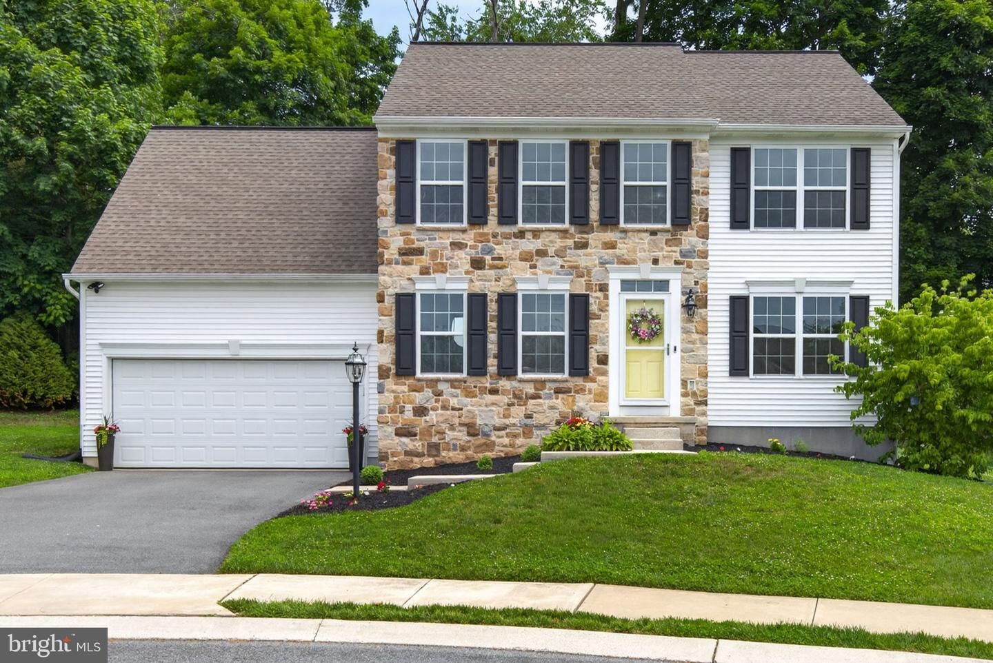 Property Photo:  18 Copperwood Lane  PA 17522 