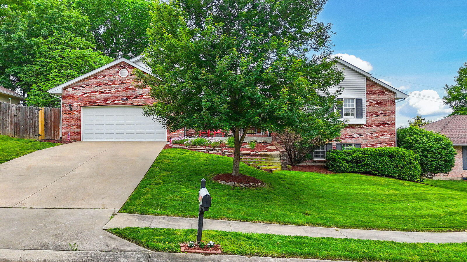 Property Photo: 2205 Hillshire Ct MO 65203