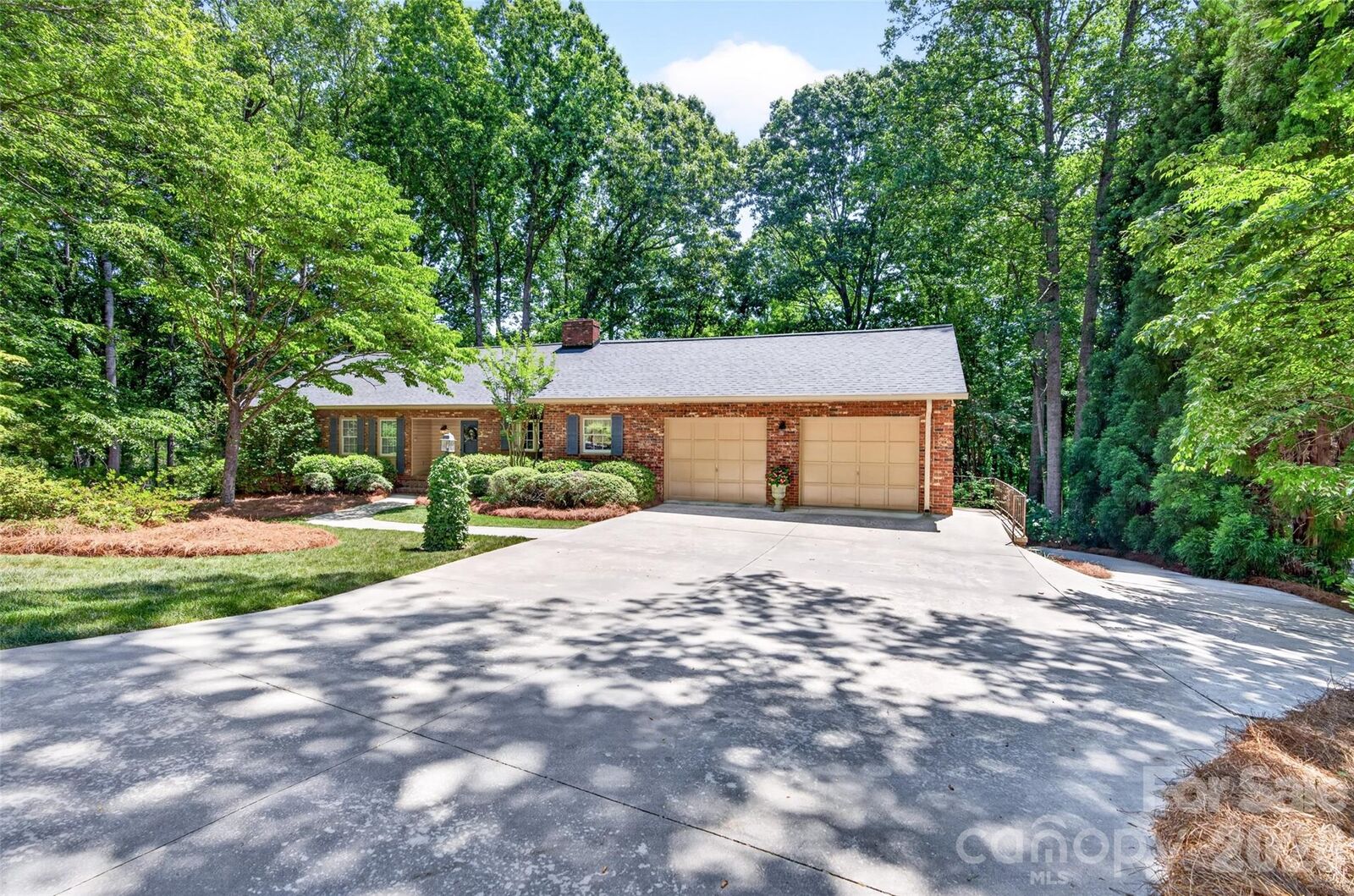 Property Photo:  989 Hampton Place  NC 28115 
