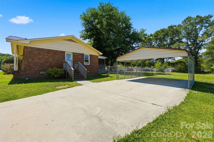 Property Photo:  506 Providence Road  SC 29720 