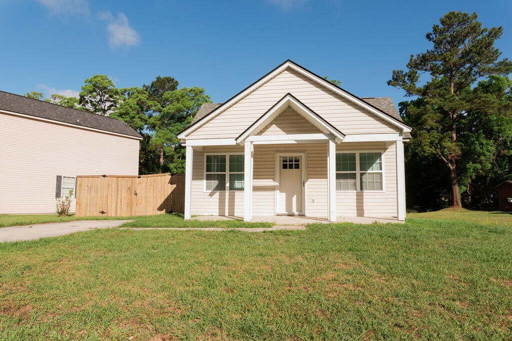 Property Photo:  43 Woodleaf Court  SC 29407 