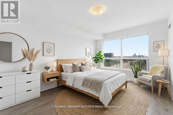 Property Photo: 2550 Lawrence Avenue East 815 ON M1P 4Z3
