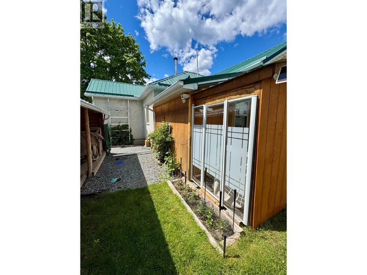 Property Photo:  1410 Eastman Avenue  BC V0B 2B0 